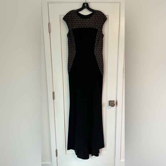 Carmen Marc Valvo Column Full Length Gown - Picture 1 of 4